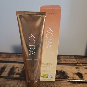 Kora Tumeric Brightening & Exfoliating Mask